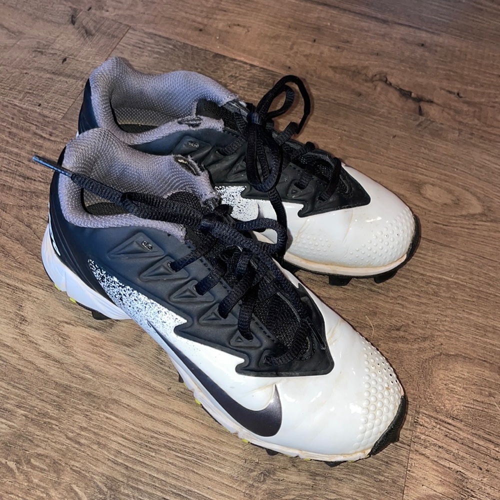 NIKE Fastflex Vapor Black & White Baseball Cleats.   sz 1 Y